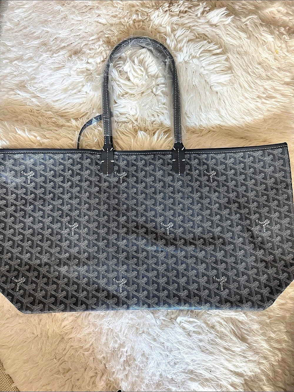 Looks like Goyard Tote Black with Matching Pouch